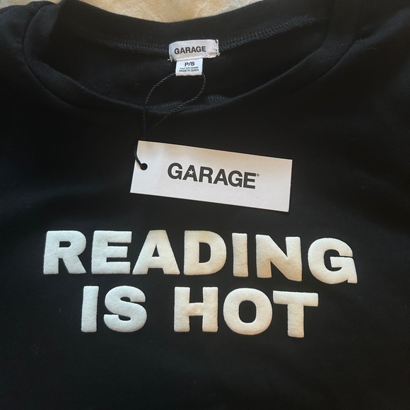 Garage Stormi Cropped Black ‘Reading is Hot’ Y2K Baby Tee - Picture 4 of 4